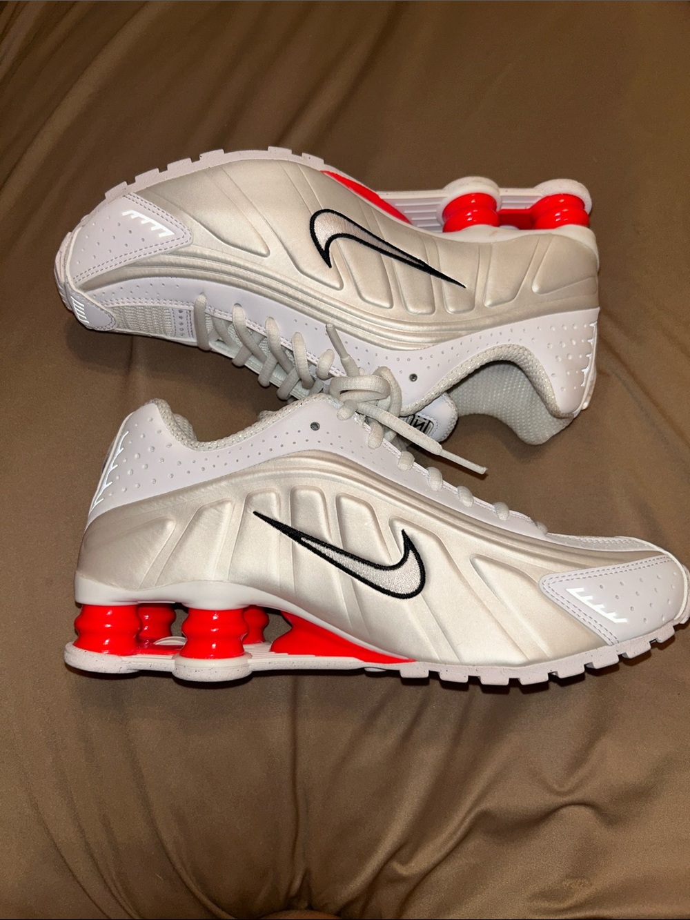 Nike Shox R4 and Red/coral Shox Sneakers with Black Swoosh 7.5